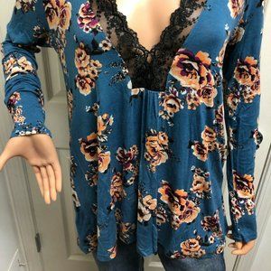 ⭐️Daytrip Floral Top